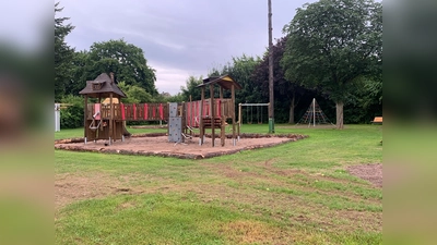 Wurde mithilfe von LEADER-Mitteln saniert: Der Mehrgenerationenspielplatz am Place de Villers-Sur-Mer in Boffzen. (Foto: Samtgemeinde Boffzen)