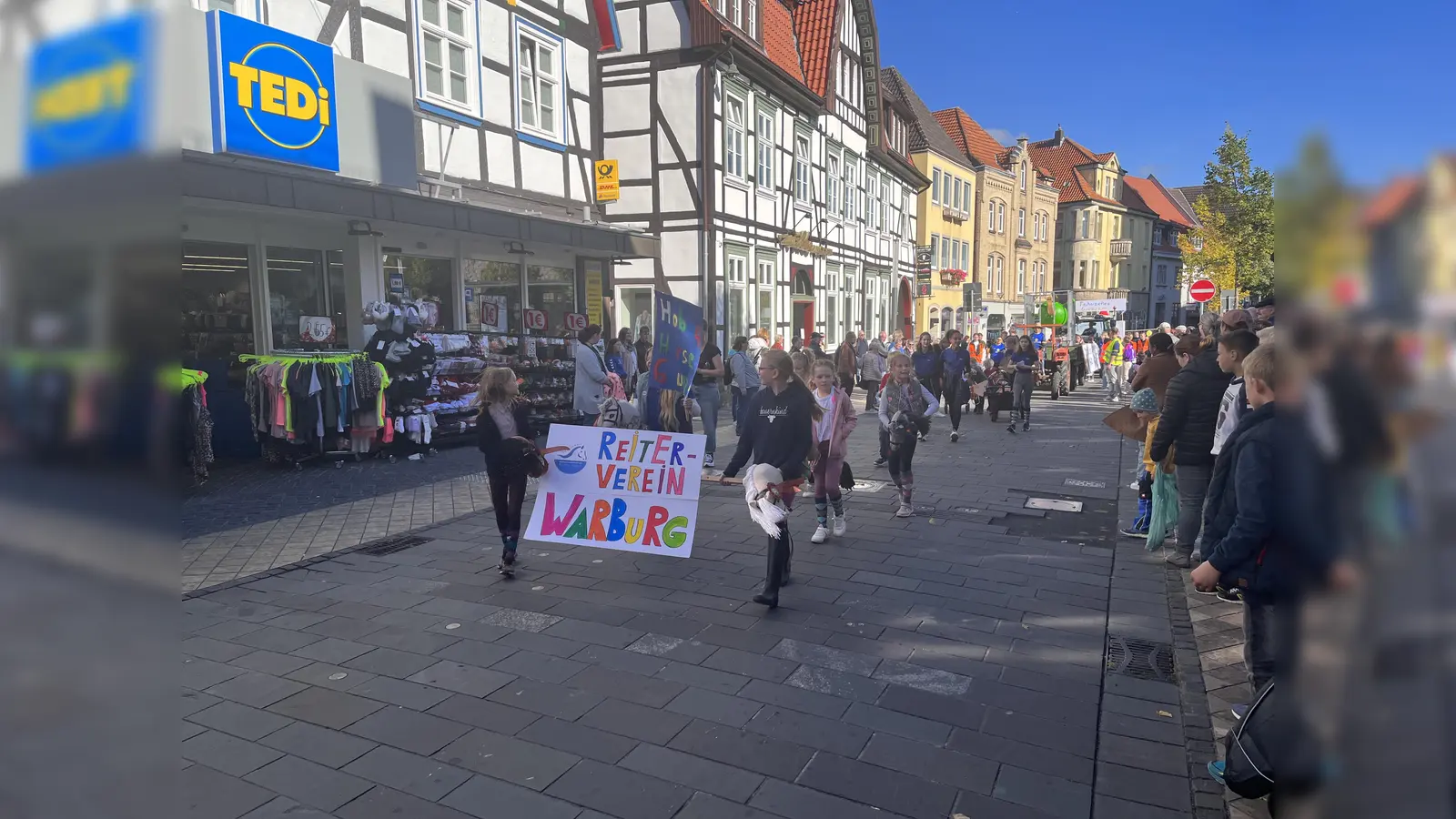 Großer Festumzug.  (Foto: Julia Sürder)