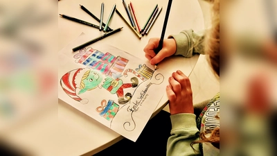 Fröhlicher Weihnachtsgruß von Charlotte aus der 4. Klasse. (Foto: ZEE)