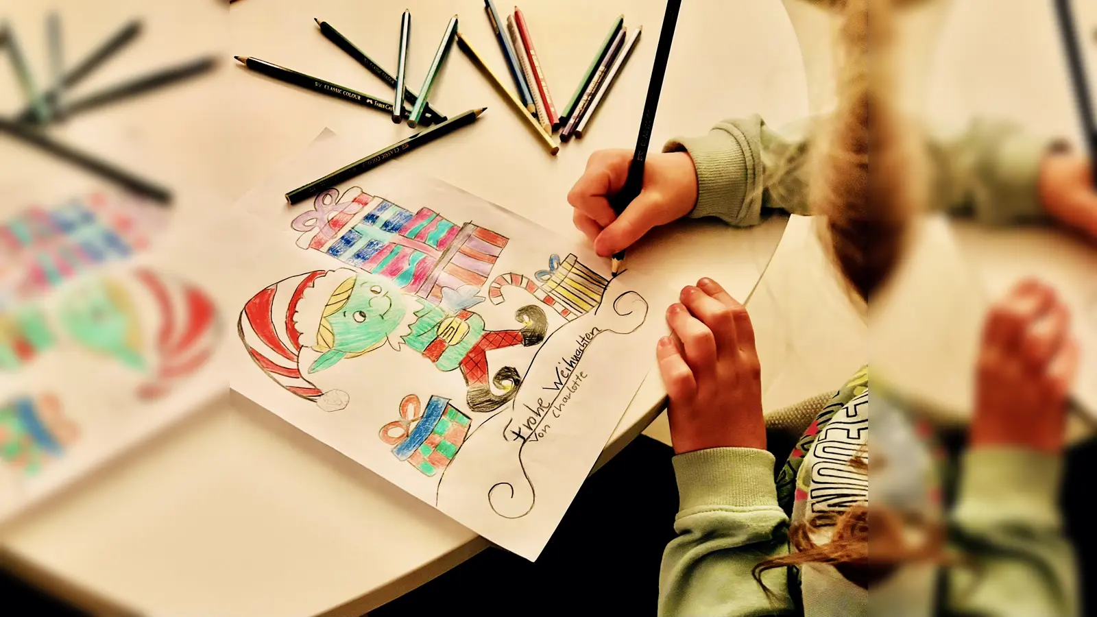 Fröhlicher Weihnachtsgruß von Charlotte aus der 4. Klasse. (Foto: ZEE)