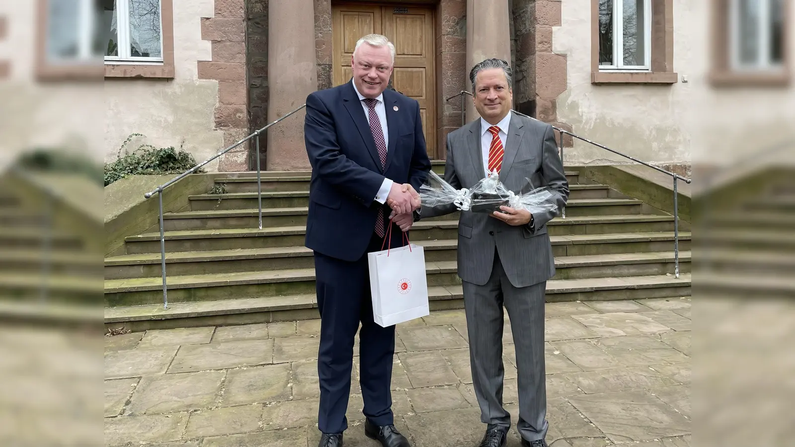 Bürgermeister Daniel Hartmann und der neue Generalkonsul der Republik Türkei in Kassel, Erdinç Evirgen. (Foto: Stadt Höxter)