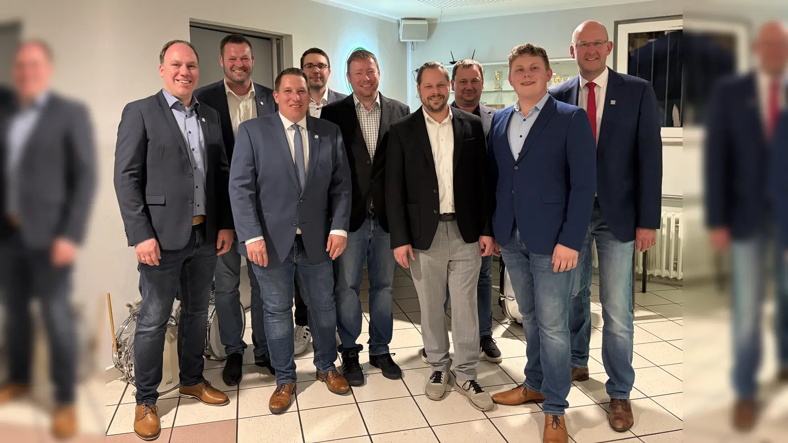 Der Vorstand des Schützenvereins Steinheim (v.l.): Christian Breker (Hauptmann I. Kompanie), Tobias Düwel (Hauptmann III. Kompanie), Simon Meier (Hauptmann II. Kompanie), Julius Ismar (Schirrmeister), Björn Schröder (Schatzmeister), Marc Obermann (Chef der Verwaltung), Sebastian Wegener (Schriftführer), Lukas Nolte (Leiter Schützenhaus), Andreas Rohde (Kommandeur). (Foto: Stefan Bönning)