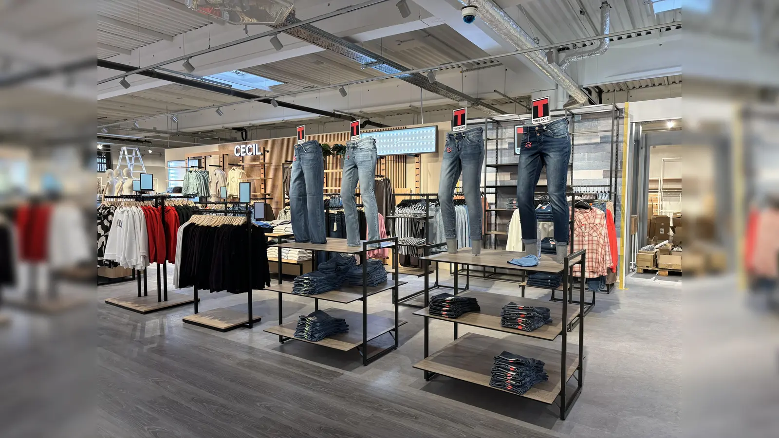 Ein erster Einblick in die Shops des Modeparks Röther. (Foto: privat)