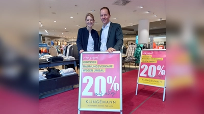 Heike und Jens Klingemann eröffnen den Räumungsverkauf. (Foto: privat)