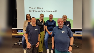 Ein Teil des Gesamtvorstandes (v.l.n.r.) mit Mareen Heidemann (Kassiererin), Ludger Spiegelberg (stv. Vorsitzender), Anna Ostermann (stv. Vorsitzende), Michael Werner (stv. Vorsitzender), Winfried Gawandtka (Medienreferent) und KSB-Vorsitzender Reiner Stuhldreyer. (Foto: KSB Höxter)