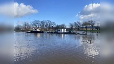 Im Schubverband ist die Poller Fähre unterwegs. (Foto: Jürgen Twele)
