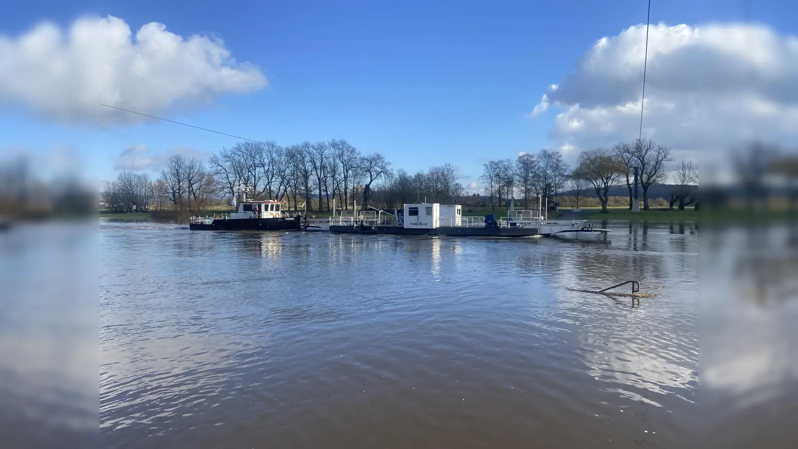 Im Schubverband ist die Poller Fähre unterwegs. (Foto: Jürgen Twele)