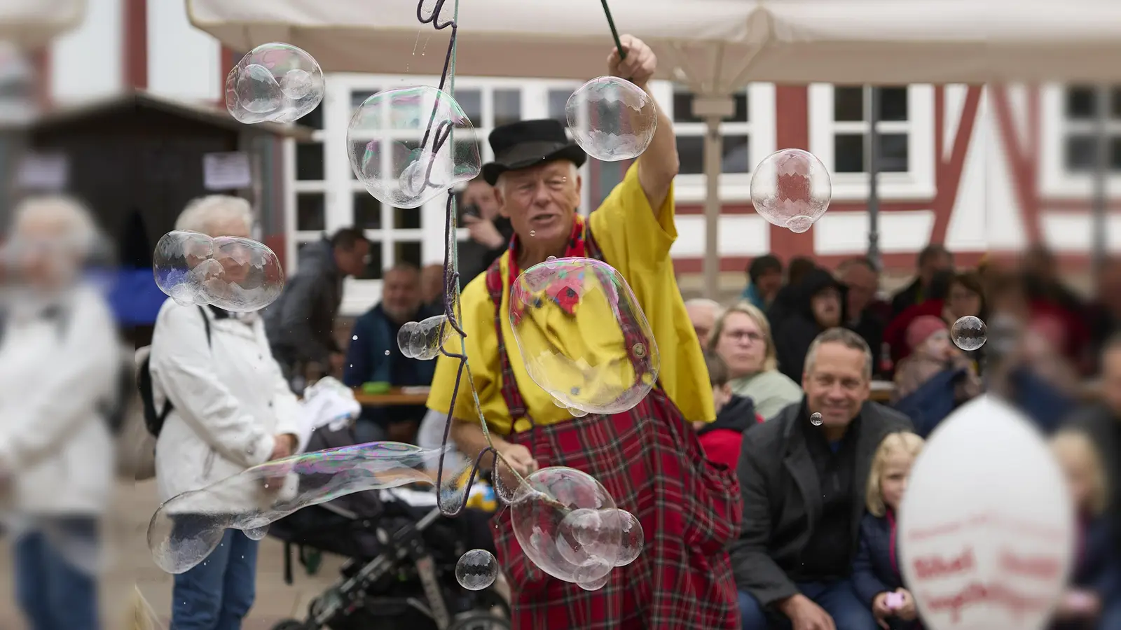 Das Herbstfestival des Kulturforums lockt mit Attraktionen für kleine und große Besucher. Auch Toni Clowni hat sich wieder angesagt und will mit seinen Gaukeleien begeistern. (Foto: Stefan Bönning)