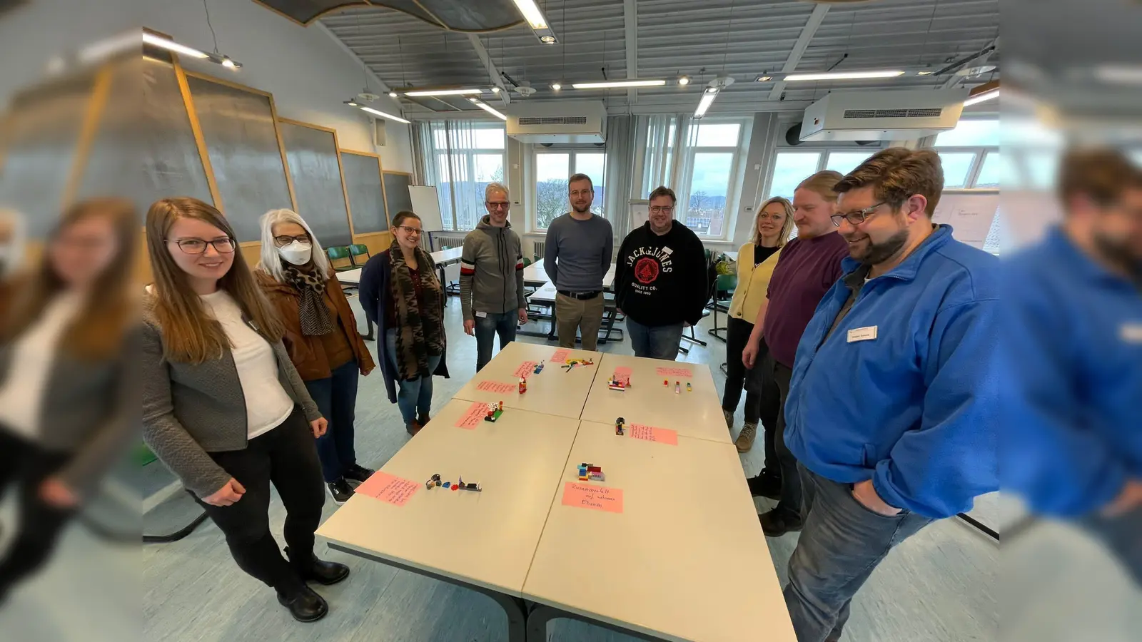 Auch die Lehrerinnen und Lehrer lernen dazu: Hier bei einem Workshop eruieren sie, wie sie die Schülerinnen und Schüler im Ideenfindungsprozess am besten unterstützen können. (Foto: BBS Holzminden)