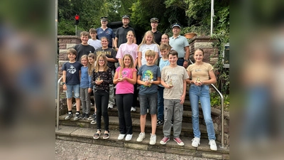 Die Jugendabteilung der Schützenbruderschaft zusammen mit den Schießleitern sowie Teile des Vorstandes. (Foto: privat)