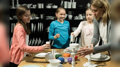 Anfassen und Bemalen erlaubt bei den Mitmachangeboten für Kinder und Erwachsene beim Museumstag.  (Foto: Tillmann Franzen)