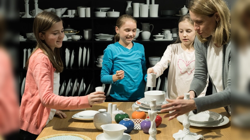 Anfassen und Bemalen erlaubt bei den Mitmachangeboten für Kinder und Erwachsene beim Museumstag.  (Foto: Tillmann Franzen)