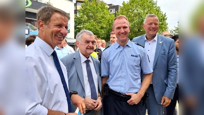 Es freuten sich über den Erfolg des Aktionstages (v.l.): Landrat Michael Stickeln, Innenminister Herbert Reul, Polizeioberrat (POR) Karsten Koutsky und Matthias Goeken MdL. (Foto: Doris Dietrich)