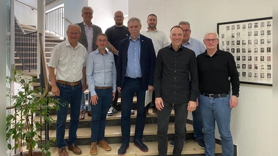 In der 1.Reihe v.l.: Hubertus Grimm (Beverungen), Marcus Dittrich (Bad Karlshafen), Gerald Wucherpfennig (Bodenfelde), Oliver Sollbach (Regionalmanagement Kassel), Günter Schumacher (BI Bördeland), in der 2.Reihe v.l.: Stefan Fellmann(Höxter), Dominik Viereck (Regionalmanagement Kassel), Manuel Zeich (Trendelburg) und Fred Dettmar (Reinhardshagen). (Foto: Stadt Beverungen)