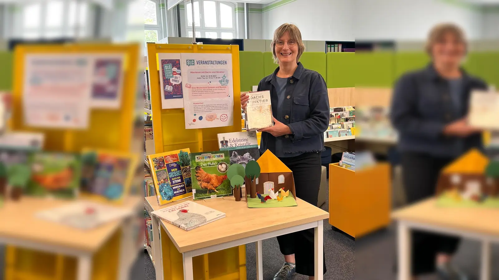 Claudia Büker mit dem Buch aus dem die Kinder vorgelesen bekommen. Das gesamte Team der Stadtbücherei freut sich auf die besondere Lese- und Kreativzeit in der Bücherei. (Foto: Stadt Höxter)