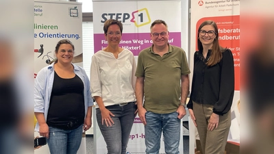 Freuen sich auf die Weiterführung der digitalen Veranstaltungsreihe „Von der Schule in den Beruf“ im neuen Schuljahr (v.l.): Claudia Müller (Kommunale Koordinierungsstelle Übergang Schule-Beruf Kreis Höxter), Silke Kremper (Berufsberaterin vor dem Erwerbsleben, Jugendberufsagentur im Kreis Höxter), Nicolaus Tilly (Kommunale Koordinierungsstelle Übergang Schule-Beruf Kreis Höxter) und Franziska Korte (Berufsberaterin vor dem Erwerbsleben, Jugendberufsagentur im Kreis Höxter). (Foto: Kreis Höxter)