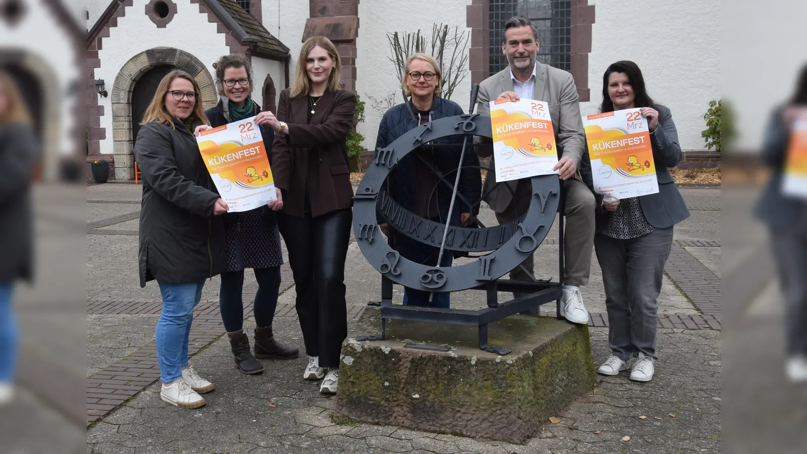 Sehen dem Kükenfest mit Vorfreude entgegen (v.l.): Inga Schaper vom Stadtmarketing, Anja Liebig von ZukunftsTraum, Sarah Krause von den Stadtwerken Holzminden, Bianca Kleeschulte als Vorsitzende des Werbekreises, Bürgermeister Christian Belke und Stadtmarketing-Geschäftsführerin Michaela Reinecke-Koller. (Foto: Marc Otto)
