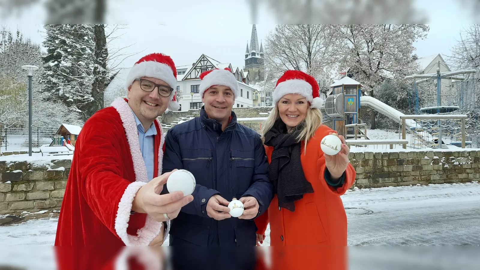 V.l.: Daniel Winkler (Bad Driburger Touristik GmbH), Lars Markus (1. Vorsitzende, Werbering Bad Driburg) und Verena Mikus (stellv. Vorsitzende Werbering Bad Driburg). (Foto: Bad Driburger Touristik GmbH)