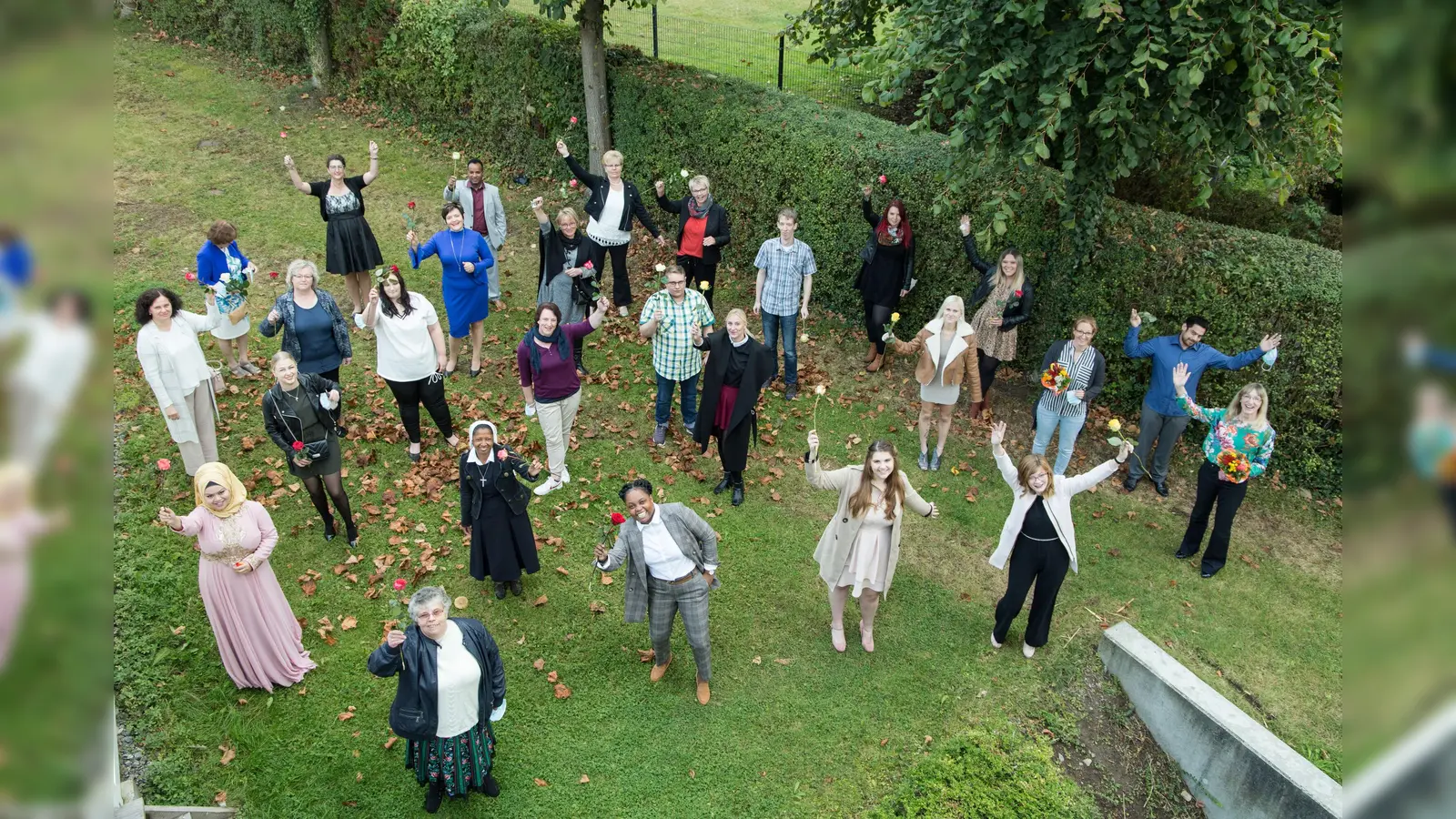 Ein erfolgreicher Tag: 22 Schüler des Bildungszentrums Weser-Egge bestehen die Ausbildung zur Gesundheits- und Krankenpflegeassistenz. (Foto: Foto: KHWE)