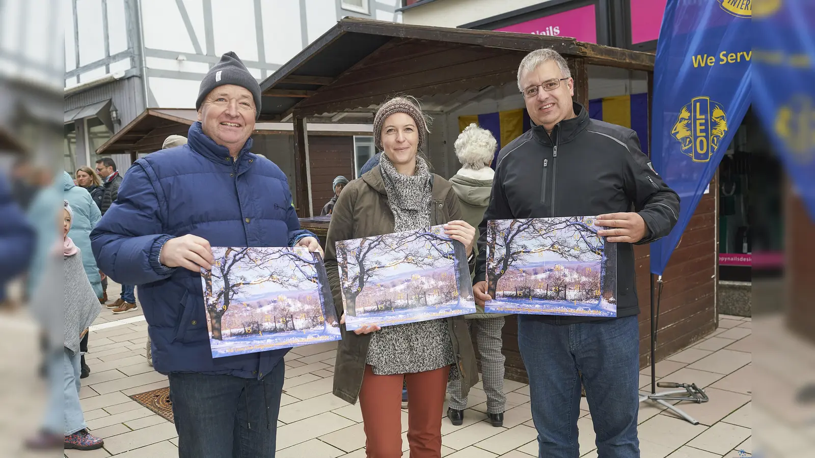 Der beliebte Adventskalender des Lions Clubs hat traditionell beim Herbstmarkt seine Premiere.  (Foto: Stefan Bönning)
