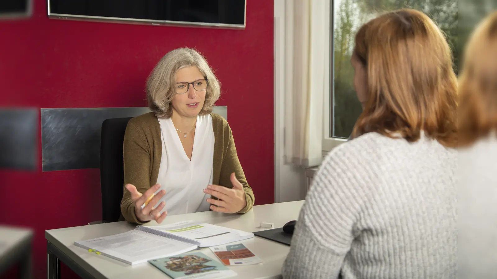 LEADER-Geschäftsführerin Christine Bossow berät bei Anträgen zu LEADER-Fördermitteln gern. (Foto: LEADER)