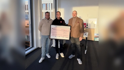 Wollen Inklusion und Teilhabe fördern: WJ-Geschäftsführer Daniel Beermann, Günter Korder, Sprecher der Elterninitiative „Handicap Kidz““ und der scheidende WJ-Vorsitzende Raphael Rosenstein (v.l.). (Foto: Wirtschaftsjunioren PB+HX)