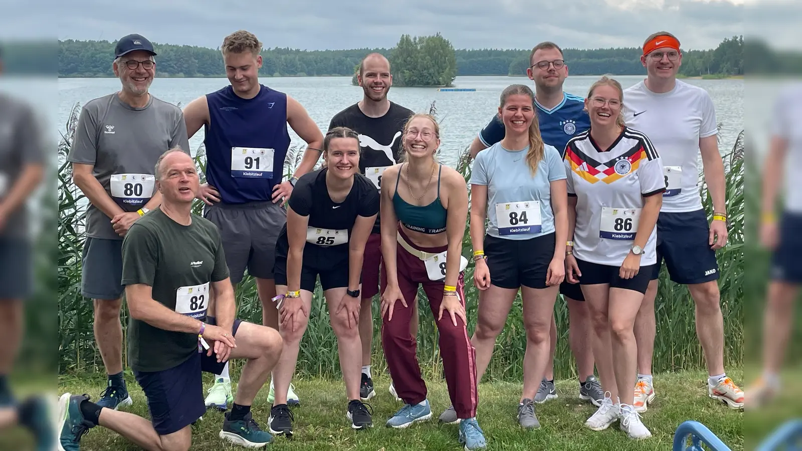 Beim 19. Kiebitzlauf entlang des Sees (von links): Nick Justicz, Jörn Becker, Noah Grossjohann, Lara Michels, Luca Kanne, Sophia Lippe, Theresa Michels, Simon Rattay, Isabell Kausch und André Kuhaupt zeigten sich von ihrer sportlichen Seite. (Foto: Hansestadt Warburg)