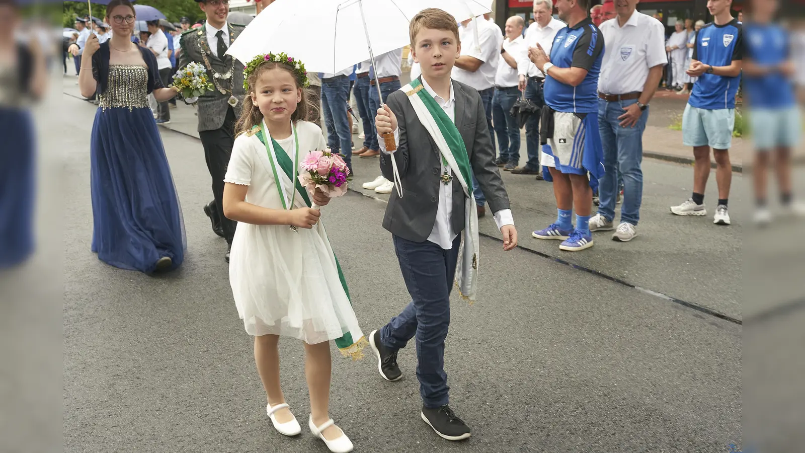 ...ebenso das Kinderkönigspaar Timo Schäfer und Tilda Menke. (Foto: Stefan Bönning)