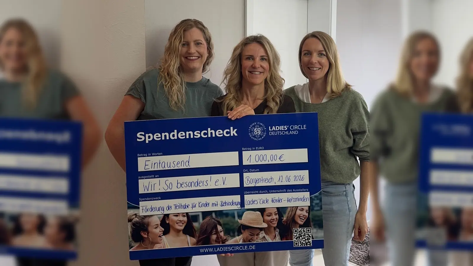 Übergabe des Spendenschecks. (Foto: privat)
