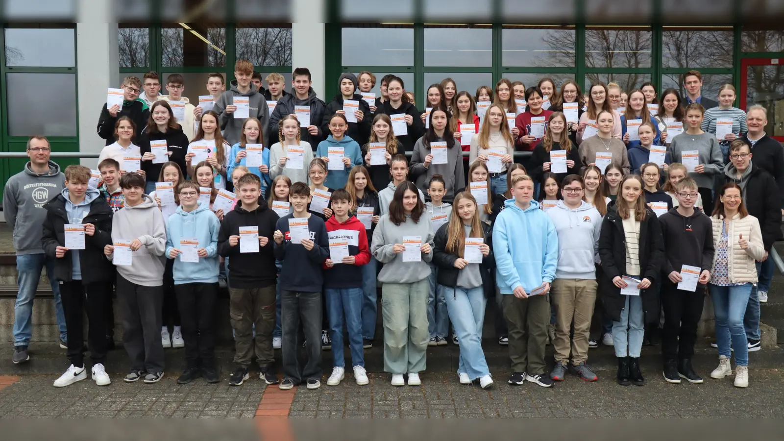 Am Hüffertgymnasium haben in diesem Jahr 89 Schülerinnen und Schüler das Deutsche Sportabzeichen errungen. (Foto: Hüffertgymnasium)