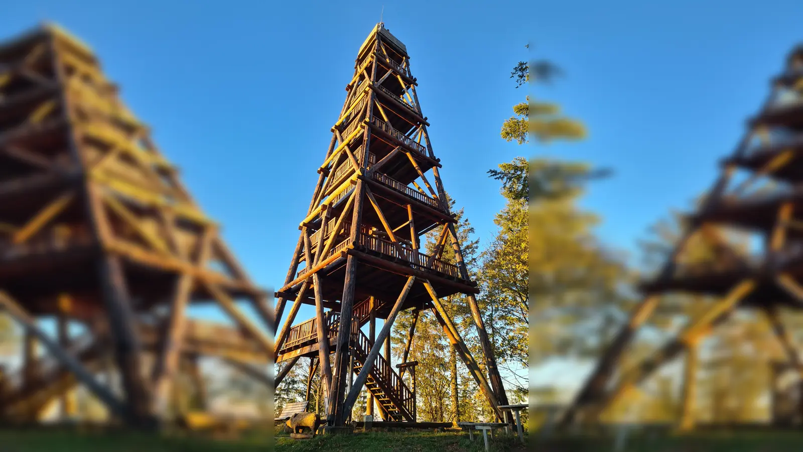 Der majestätische Ebersnackenturm: Ein Wahrzeichen im Naturpark Solling-Vogler, das mit seiner Baukunst und atemberaubenden Aussicht begeistert. (Foto: SVR Cornelia Holz)