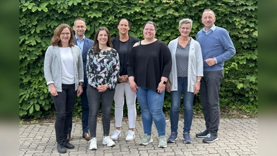 Für eine bessere Versorgung aktiv: Sabine Heinemann (v.l.), Oliver Backhaus (beide Abteilung Gesundheitsvorsorge des Kreises Höxter), Ynes Engelke, Vanessa Kamphemann, Svenja Schimmeyer (alle Diakonie Paderborn-Höxter e.V.), Adelheid Miß-Litfin und Thomas Rudolphi (beide Caritasverband für den Kreis Höxter). (Foto: Kreis Höxter)