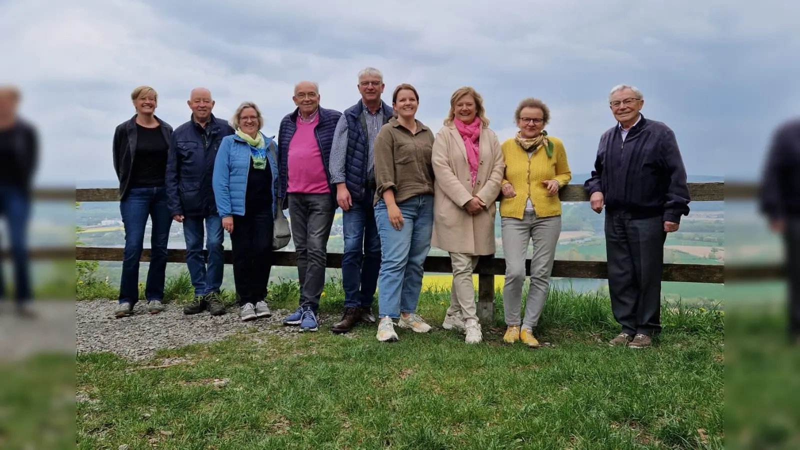 Das Organisationsteam beim Ortstermin an der Brunsberg-Hütte (v.l.): Ina Mischewski (Bruchhausen), Egon Bergmann (Stahle), Angela Völse (Bödexen), Bernhard Föckel (Ottbergen), Martin Sagel und Katharina Beverungen (Lütmarsen), Rita Altmiks (Fürstenau), Margret Golüke-Knuhr (Godelheim) und Erwin Winkler (Lüchtringen). Es fehlen Hans-Werner Gorzolka und Günter Winkelhahn (Ovenhausen), Birgit Düker (Stahle), Bruno Kieneke (Bosseborn), Dirk Meyhöfer (Höxter) sowie Meinhard Sievers (Albaxen). (Foto: privat)
