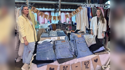 Von Mode bis Schmuck bis hin zu Tattoos und Piercings reicht das Angebot beim Frauenflohmarkt „Mädchen-Sache” in der Warburger Stadthalle. (Foto: fee fairs events entertainment / privat)
