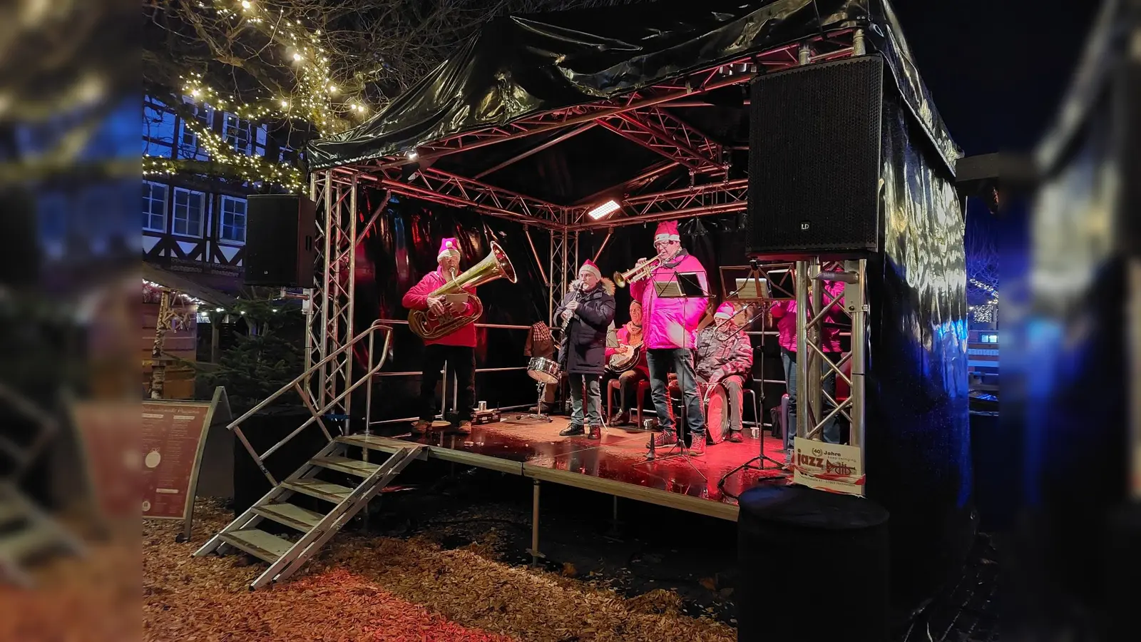  Die Streetband des Jazz Club Holzminden sorgt am 11. Dezember auf dem Holzmindener Weihnachtsmarkt für musikalische Unterhaltung. (Foto: Stadtmarketing Holzminden)