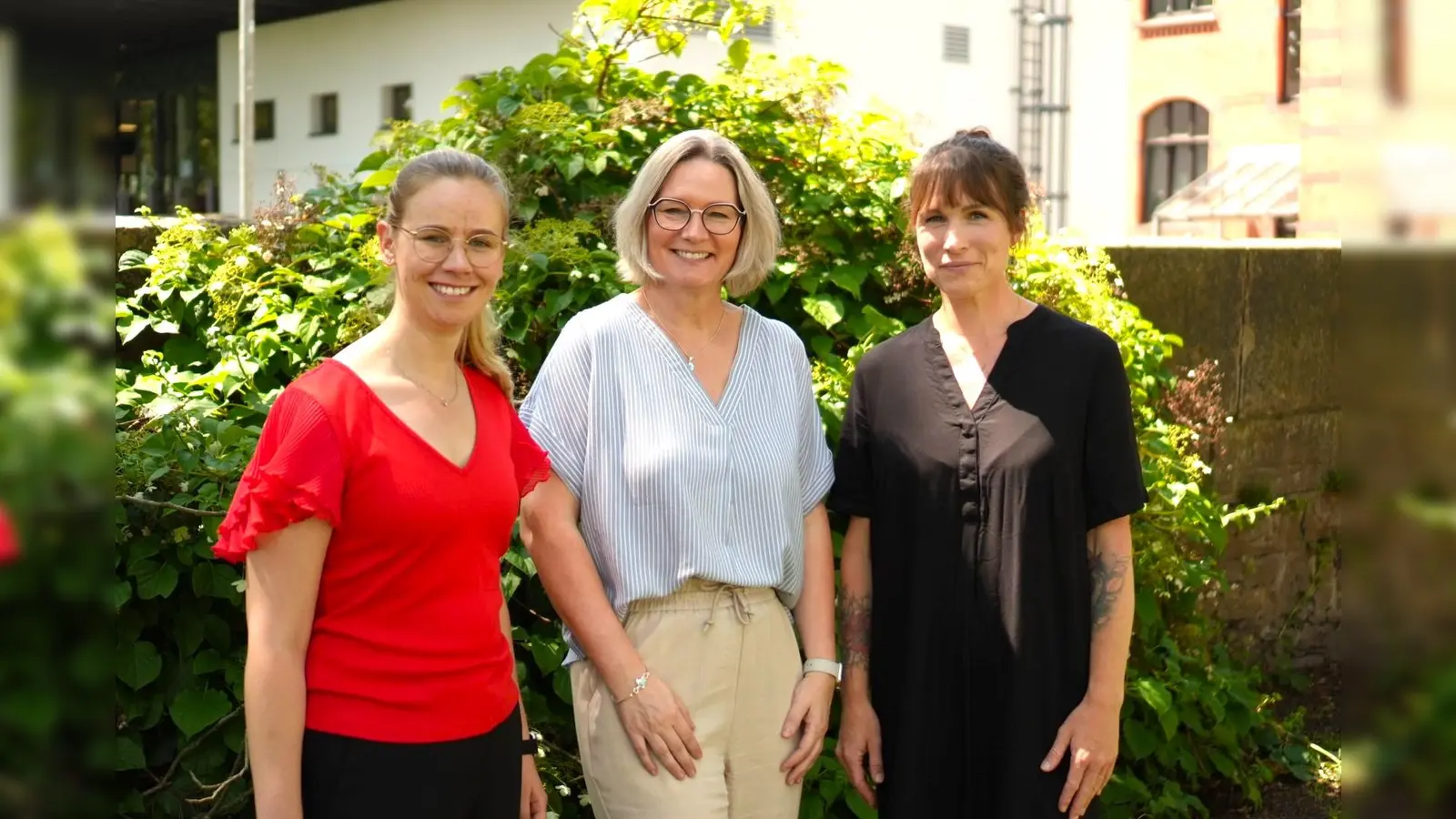 Theresa Hecker, Koordinierungsstelle Jugend und Soziales des Landkreises Holzminden, Stefanie Ahlborn, Dezernentin für Jugend, Gesundheit und Soziales des Landkreises Holzminden, und Monique Becker, Leiterin der Koordinierungsstelle Kinderschutz von Projekt Begegnung.<br><br> (Foto: Barbara Siebrecht)