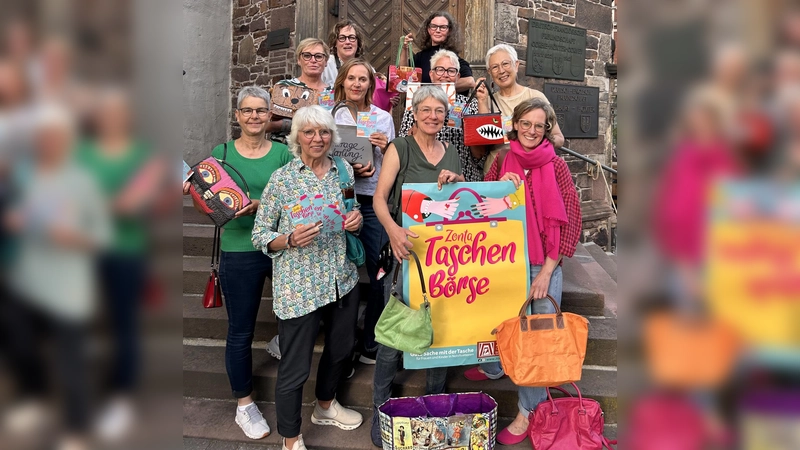 Werben für den Start der Sammelphase: Claudia Bonefeld, Susanne Krekeler, Sabine Winkelhahn, Barbara Fien, Gabriele Schidlack, Heike Jandt, Annette Finkeldei, Christina Irgang, Ana Maria Castro de Linzner undJulia Siebeck. (Foto: privat)