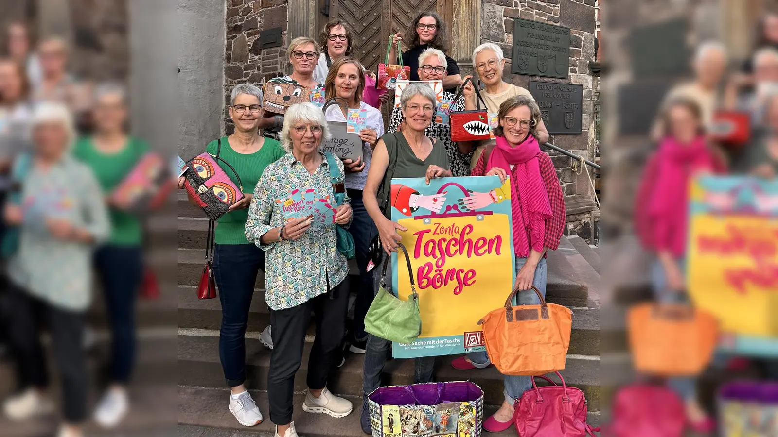 Werben für den Start der Sammelphase: Claudia Bonefeld, Susanne Krekeler, Sabine Winkelhahn, Barbara Fien, Gabriele Schidlack, Heike Jandt, Annette Finkeldei, Christina Irgang, Ana Maria Castro de Linzner undJulia Siebeck. (Foto: privat)