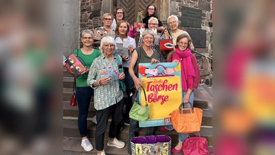 Werben für den Start der Sammelphase: Claudia Bonefeld, Susanne Krekeler, Sabine Winkelhahn, Barbara Fien, Gabriele Schidlack, Heike Jandt, Annette Finkeldei, Christina Irgang, Ana Maria Castro de Linzner undJulia Siebeck. (Foto: privat)