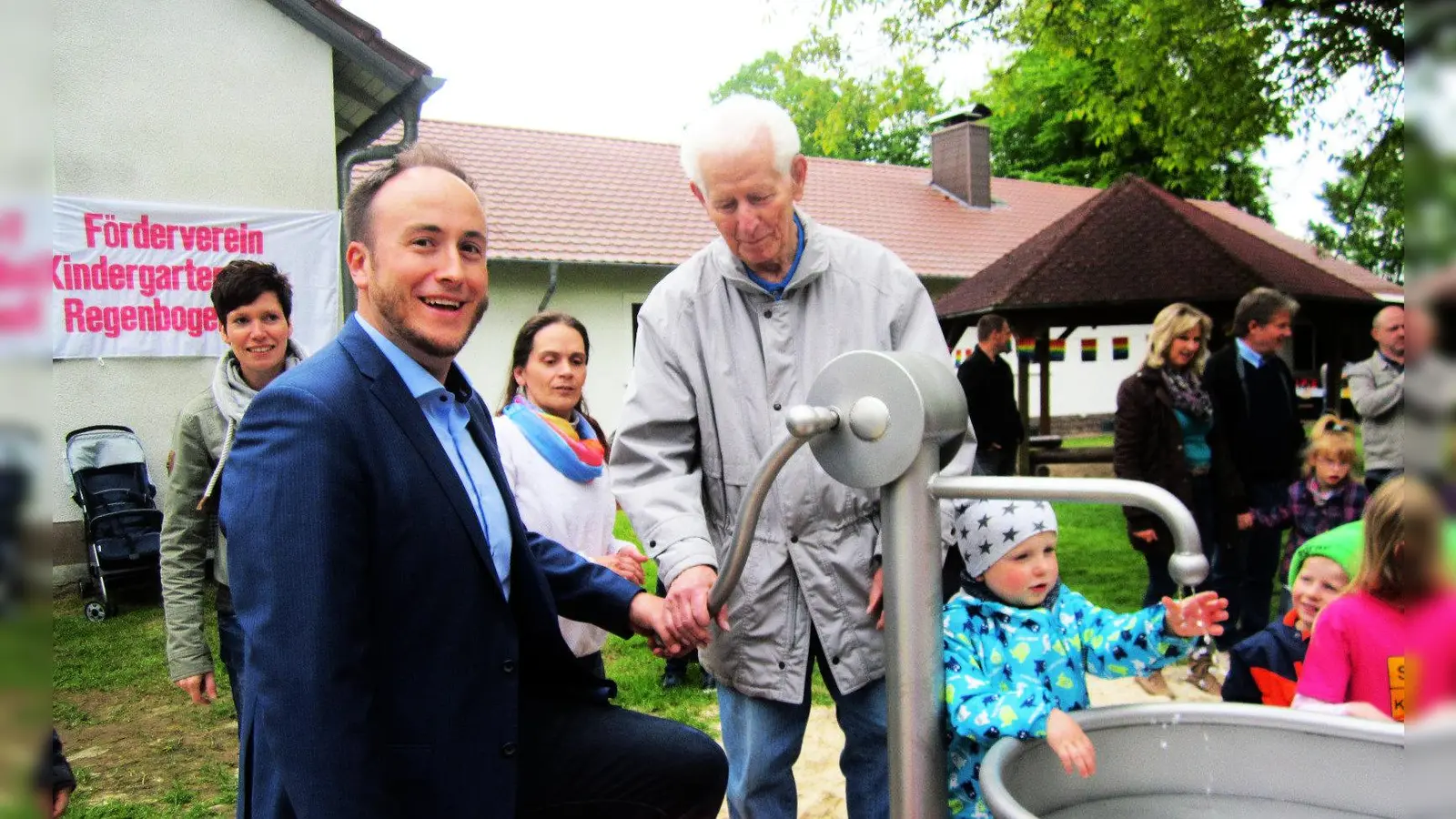 Einweihung des Wasserspielgerätes. (Foto: Foto: privat)