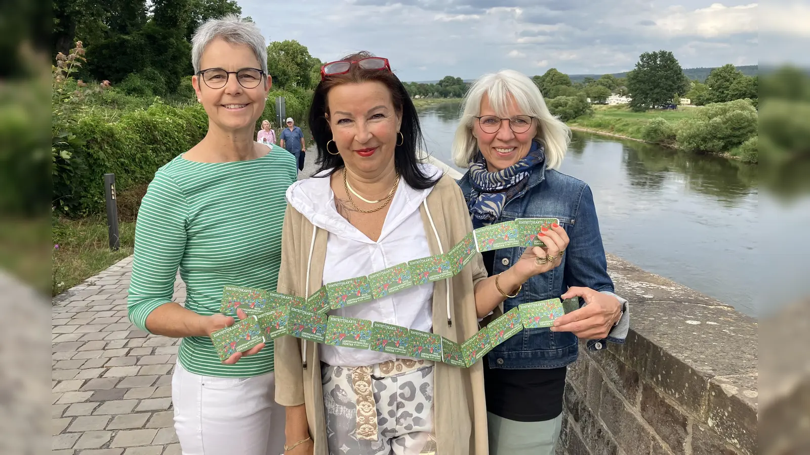 V.l.: Claudia Bonefeld (Zonta-Club Höxter), Gabriele Stiewe (Höxter-Tisch), Susanne Krekeler (Zonta-Club Höxter). (Foto: privat)