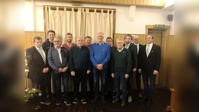 Ehrungen der Vereinsmitglieder: (v.l.) Lars Reischl ,Florian Derenthal,Hans Hermann Grone, Julian Huhn, Hans Spindeler, Herny Kuhlmann,Franz Nübel, Markus Reischl, Hans Hartmann,Christoph Suermann, Andreas Wenzel, Patrick Kohlandt. (Foto: Foto: SV Dalhausen)