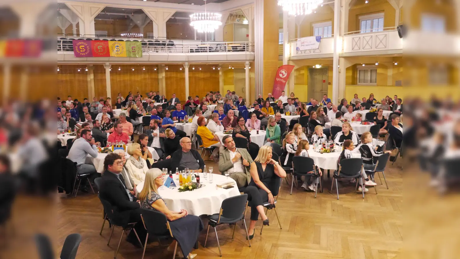 Eine ausverkaufte Stadthalle Holzminden soll am 5. September den würdigen Rahmen für die Sportlerehrung des Kreissportbundes bilden. Die Online-Abstimmung läuft (Foto: Kreissportbund Holzminden)