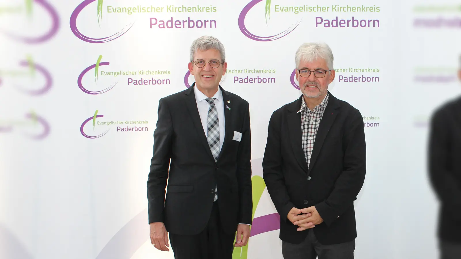Stimmten die Synodalen auf eine Strukturveränderung von Kirche ein: Superintendent Volker Neuhoff (l.) in seinem Bericht und Prof. Dr. Traugott Jähnichen (r.) in seinem Vortrag über die „Volkskirche“.<br> (Foto: EKP/Oliver Claes)