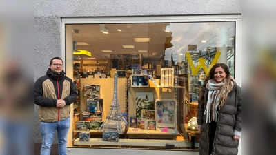 Nils Kleemann und Laura Brähler vom Zentrenmanagement Beverungen  (Foto: Beverungen Marketing e.V.)