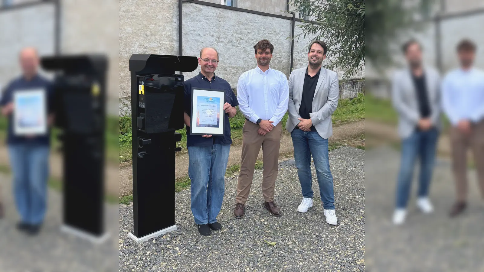 Hans Hermann Jansen (Kulturstiftung Marienmünster), Markus Engert (BeSte Stadtwerke), Kai Schöttler (Bürgermeister Stadt Marienmünster). (Foto: privat)