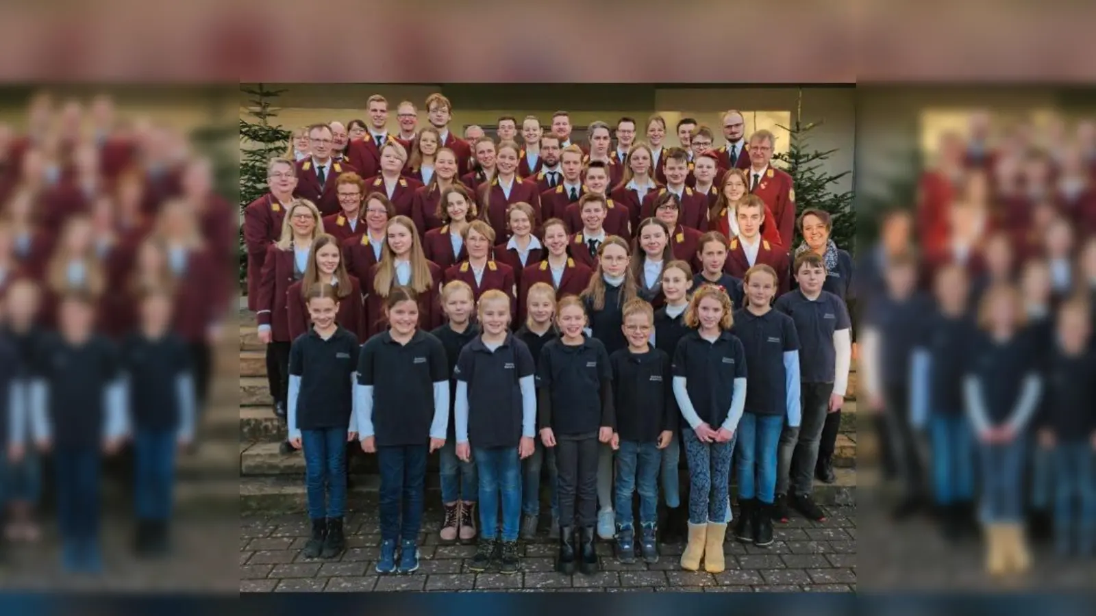 Die Musikerinnen und Musiker mit Jugend- und Kinderorchester im Jubiläumsjahr 2024. (Foto: privat)