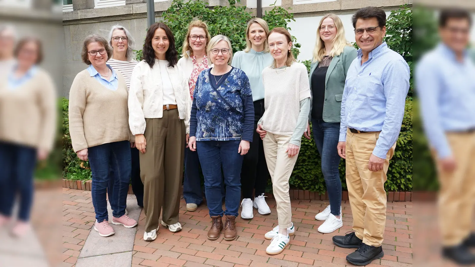 Das Team des „Interdisziplinären Qualitätszirkel Frühe Hilfen im Kreis (v.l.): Birgit Emde-Gräbe, Christiane Rutkowski, Maren Richard, Anke Nolte-Martin, Dr. Claudia Schlenke, Katharina Brotzmann, Karin Hanfland, Nadine Hennemann und Firooz Ahmadi. Auf dem Foto fehlen Kerstin Sünnemann, Marita Kopp-Spieker, Johanna Esch und Steffani Schröder-Czornik. (Foto: Kreis Höxter)