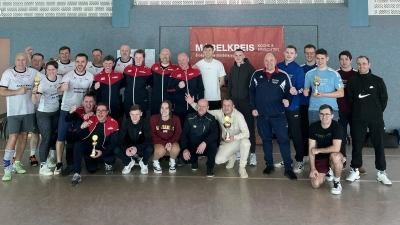 Die Siegermannschaften (v.l.): Bad Lippspringe 1, VBGS-Willebadessen 1, Kasachstan, SV Büren-Siddinghausen. (Foto: privat)
