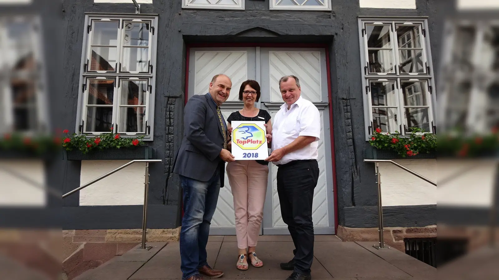 Uslarer Bürgermeister Torsten Bauer, Claudia Filpe (TI) und Jürgen Dieckert, Geschäftsführer TopPlatz. (Foto: Foto: Touristik-Information Uslar)